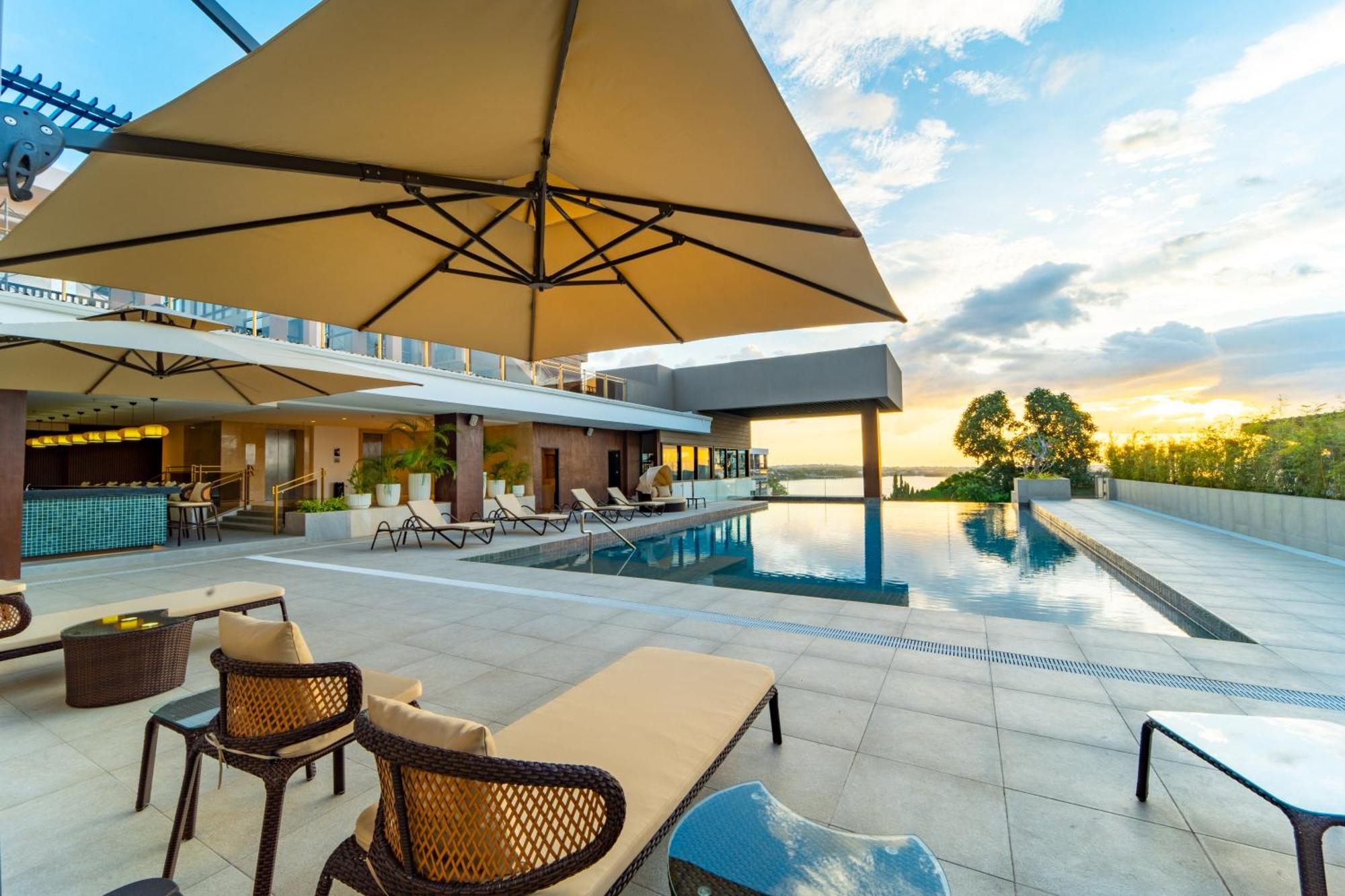 Metrocentre Hotel&centro de convenciones Tagbilaran City Exterior foto